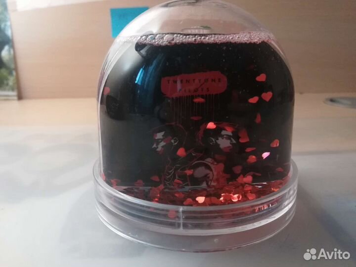 Снежный/водяной шар twenty one pilots