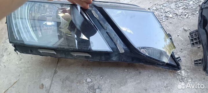Передние фонари Шкода Октавия 2020г
