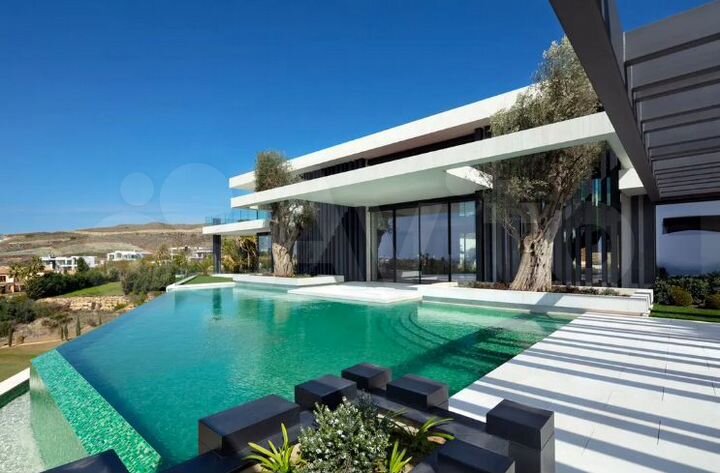 Дом 298 м² на участке 6,2 сот.