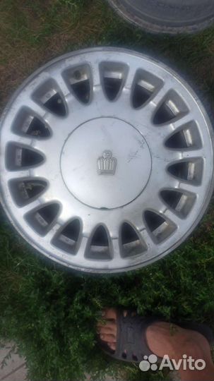 Продам два литых диска crown R15