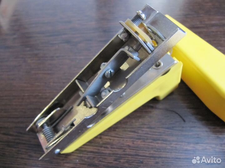 Швейная машинка ручная, зиг-зай