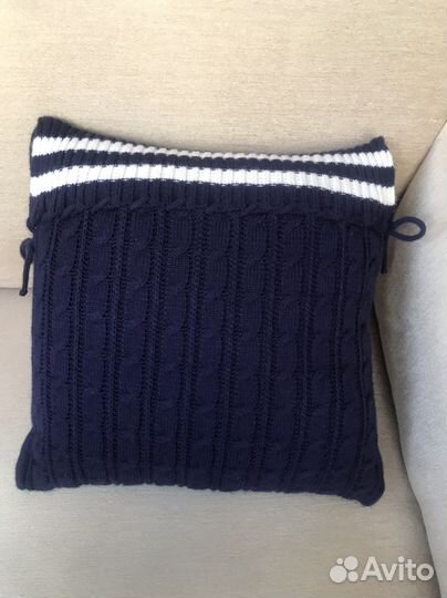 Подушка в вязаном чехле (логотип съемный)