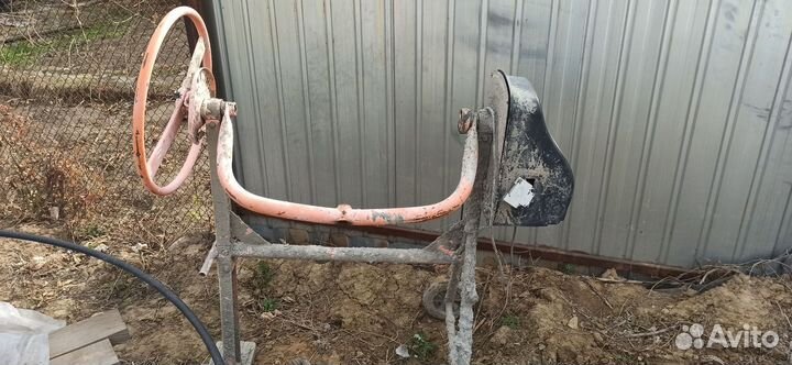 Бетономешалка на запчасти двигатель живой