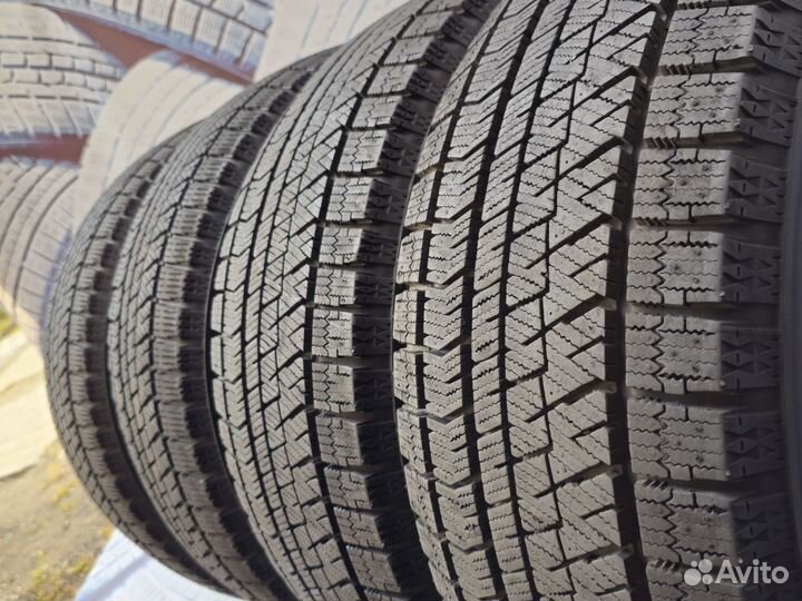 Bridgestone Blizzak VRX2 225/55 R17