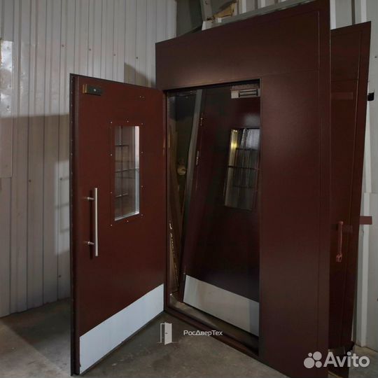 Дверь подъездная металлическая со стеклом