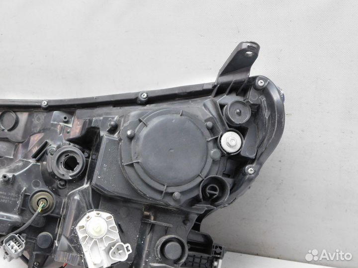 Фара правая Toyota RAV4