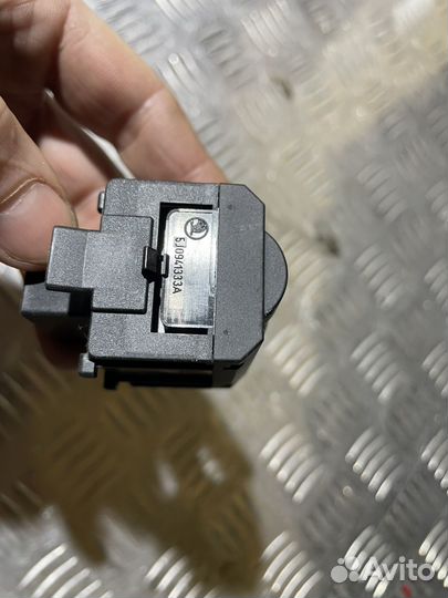 Кнопка корректора фар Skoda Fabia 2007-2015