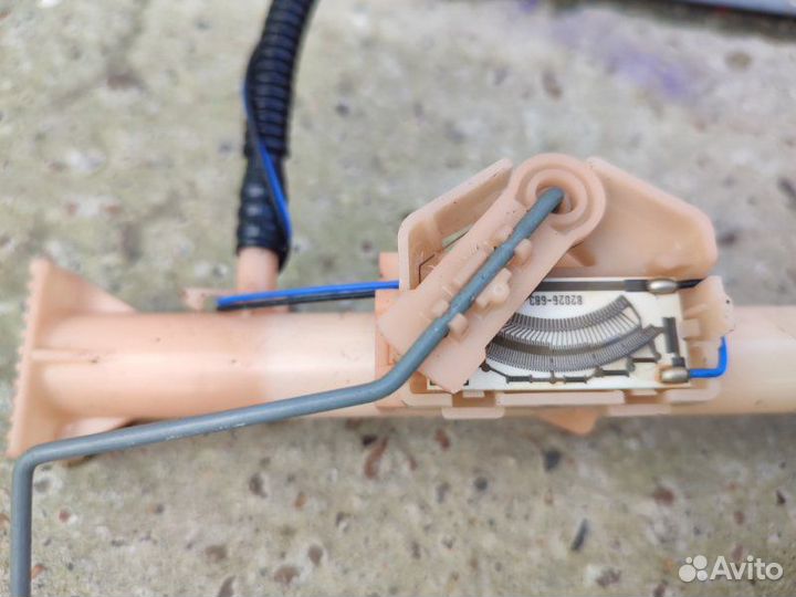 Датчик уровня топлива задний Nissan Dualis