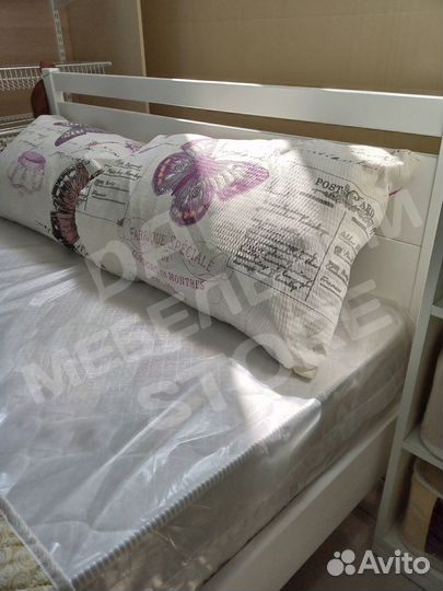 Кровать массив