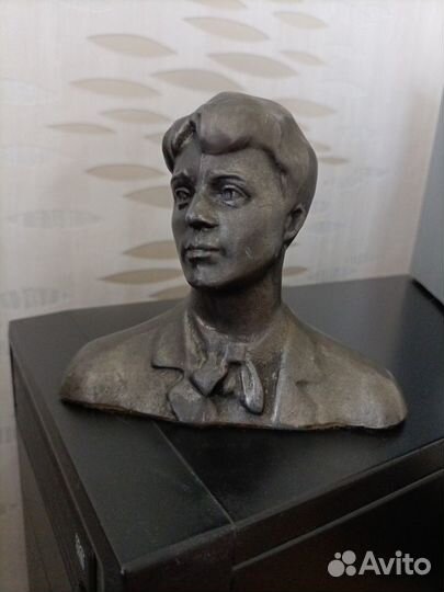 Бюст Сергея Есенина, литье