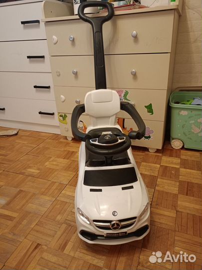 Детская машинка каталка с ручкой