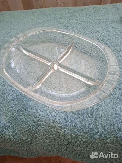 Большое блюдо, хрустальная менажница и другое