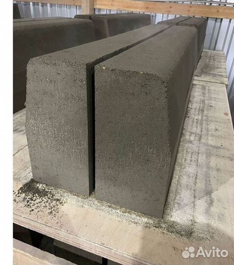 Тротуарный бордюр