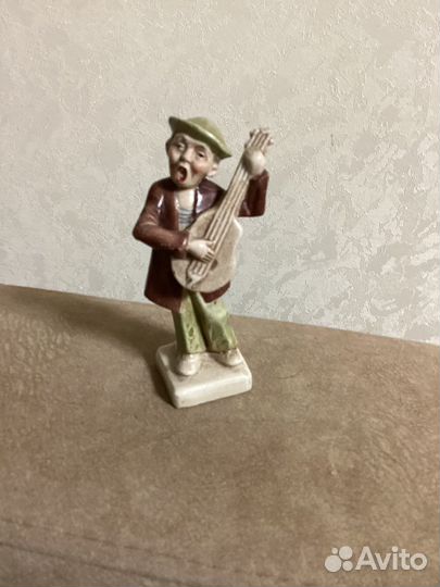 Статуэтка фарфоровая Бродячий музыкант Германия