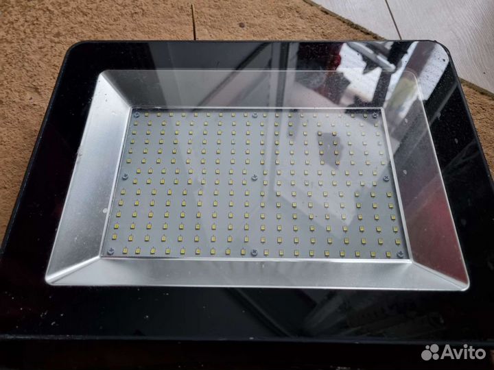 Светодиодный прожектор 150 вт