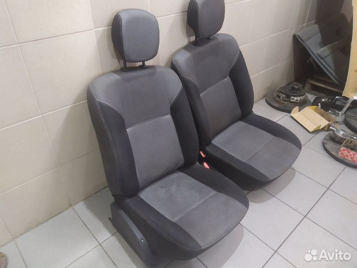 Сиденье передние. Рено Ниссан