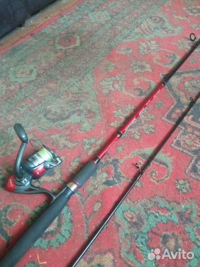 Продам спининг с катушкой и плетëнкой