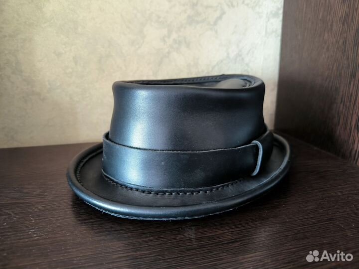 Кожаная шляпа. Гоглы. Маска для лица