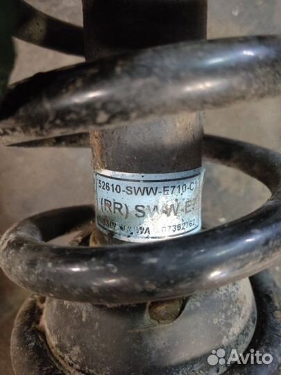 Стойка амортизатора задняя правая Honda Cr-V 3