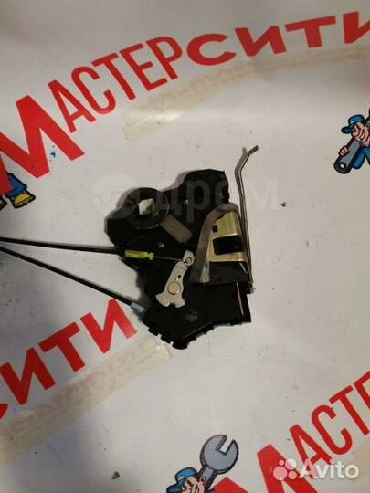 Замок двери передний правый Toyota Allion ZZT240