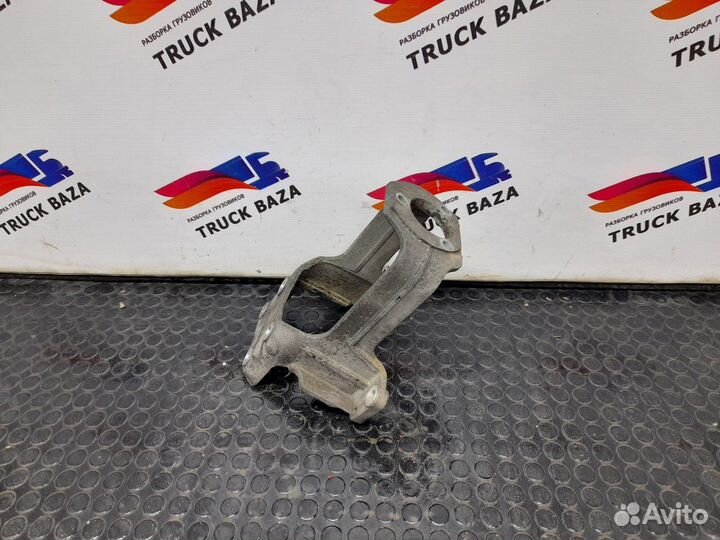 Кронштейн амортизатора кабины