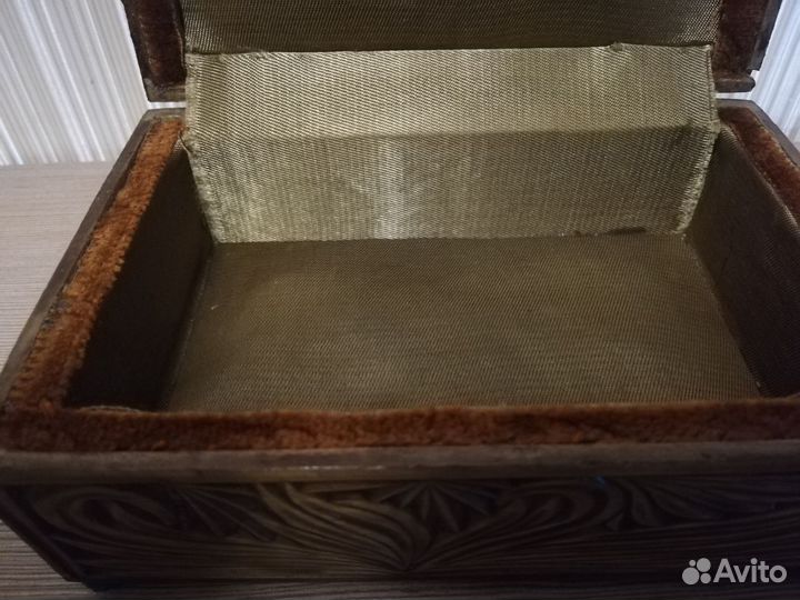 Шкатулка деревянная резная