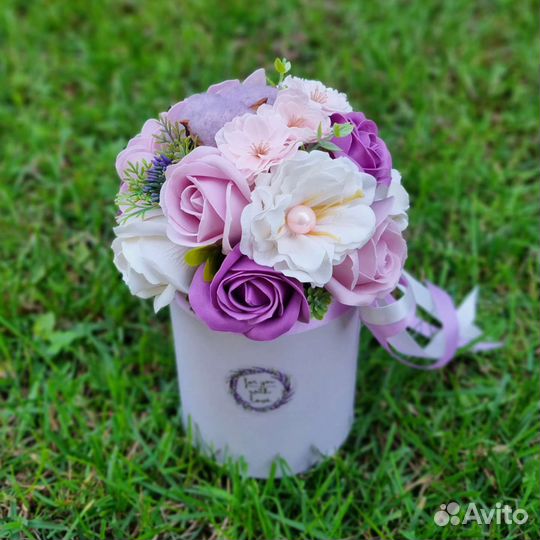 Букет из мыльных роз в шляпной коробке