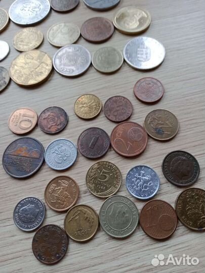 Иностранные монеты 110 штук