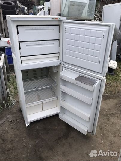 Холодильник Бирюса