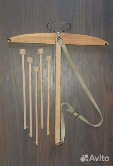 Арбалет крутой с кожаным ремнём деревянный