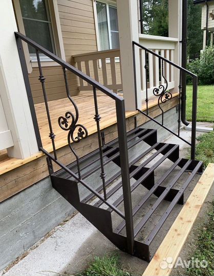 Лестница на металлокаркасе