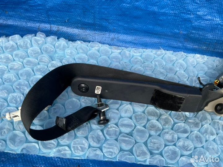 Ремень безопасности передний левый Ford Fiesta MK6