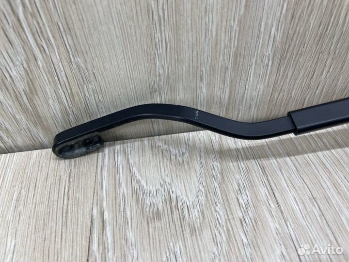 Поводок стеклоочистителя передний левый Kia Rio 4