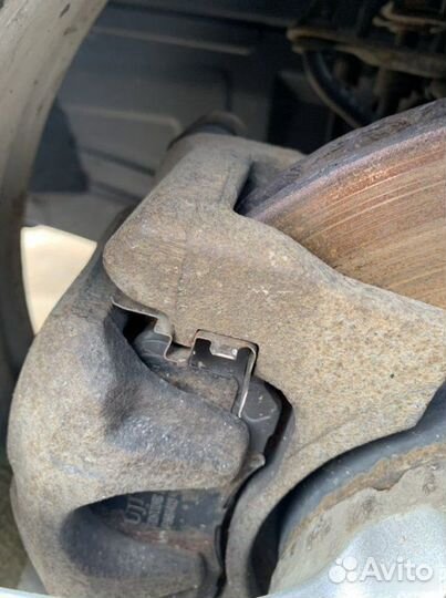 Суппорта передняя Mitsubishi Outlander 3 2012