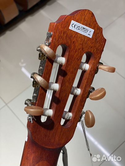 Классическая гитара со звукоснимателем Cort AC120C