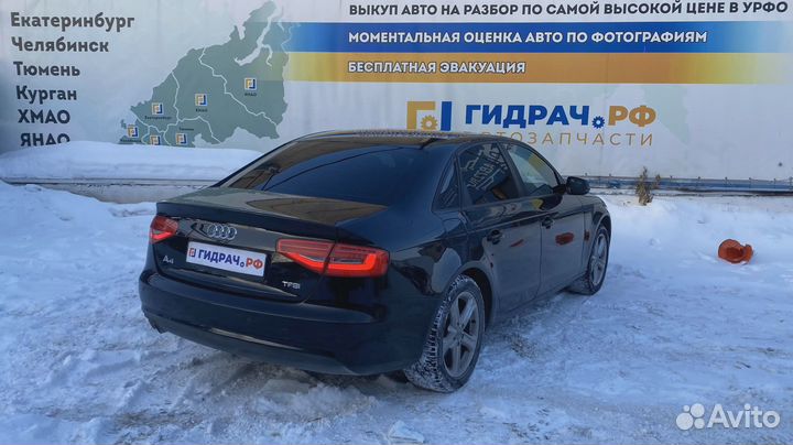 Кронштейн амортизатора правый Audi A4 (B8) 8K04130