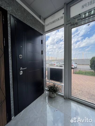 Входная дверь с зеркалом