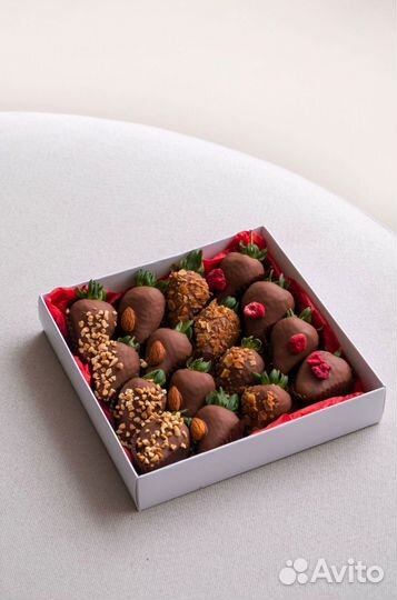 Клубника в шоколаде в коробке