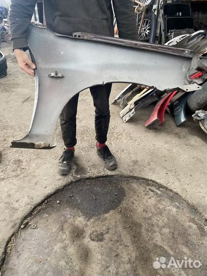 Крыло левое mazda 323