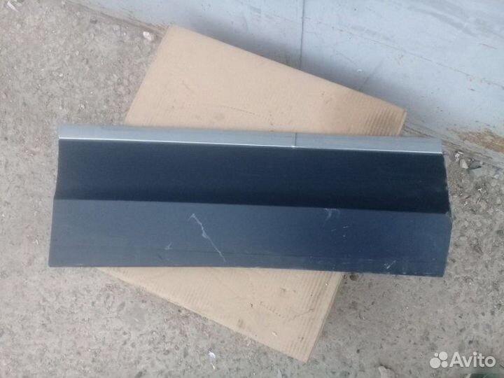 Молдинг двери задний правый Volkswagen Tiguan 2