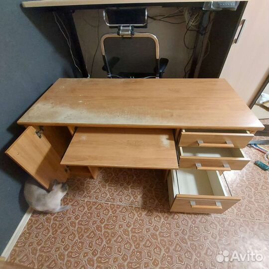 Письменный стол