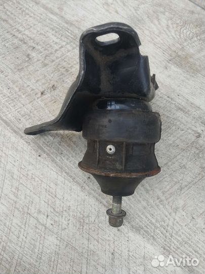 Опора двигателя правая подушка Mondeo 3 2.5L