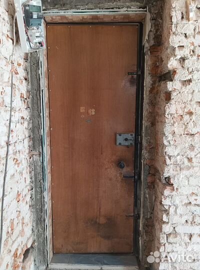 Дверь входная металлическая правая бу