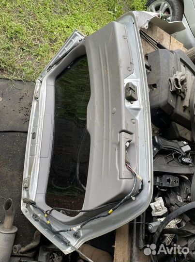 Субару форестер SG крышка багажника