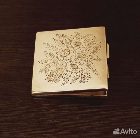 Антикварная серебряная пудреница