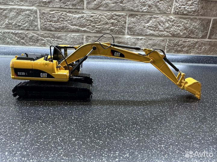 Масштабная модель экскаватора Cat 323DL