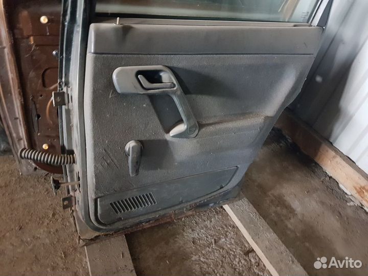 Дверь задняя правая Ваз 2111
