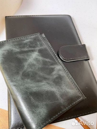 Обложка из кожи на паспорт с отсеками под карты