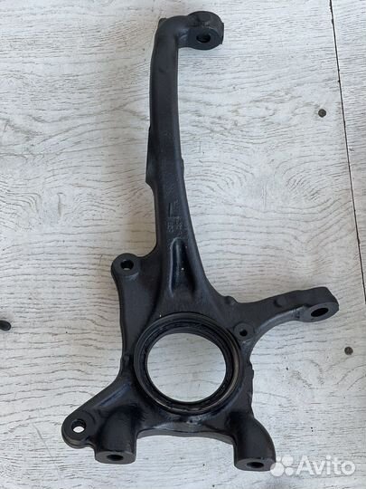 Lexus LX570 цапфа левая