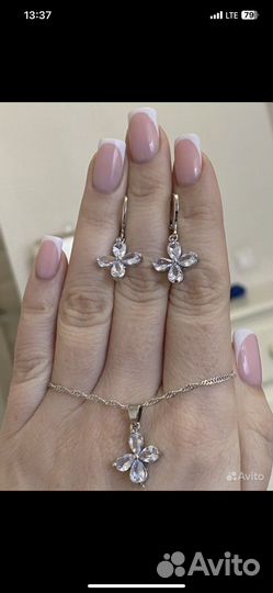 Серьги и колье с цирконами, комплекты